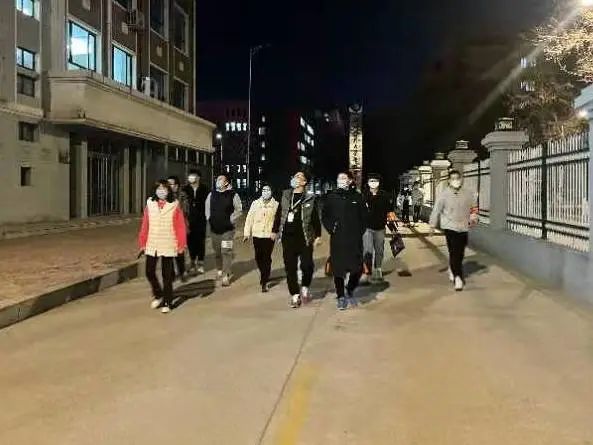 校領(lǐng)導(dǎo)帶隊常態(tài)化巡檢督查校園疫情防控工作